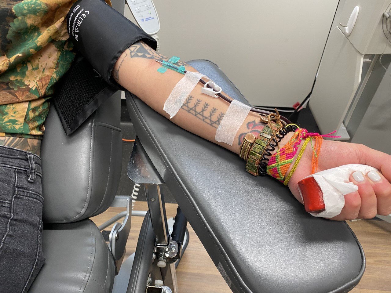 Lifeblood Albury calls for more plasma donors after relaxing its tattoo rules - ABC News